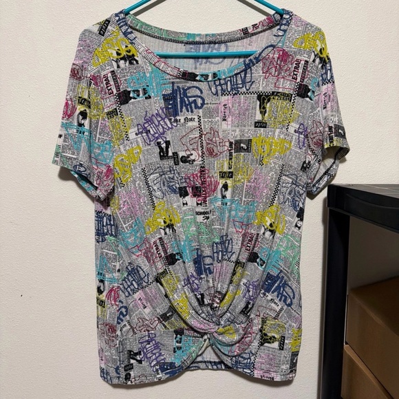 Love Streak Tops - Women’s Love Streak twist front graffiti top